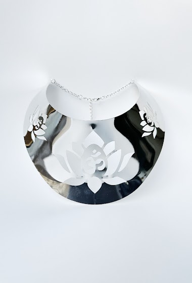Wholesaler D Bijoux - Large necklace with lotus flower engraving