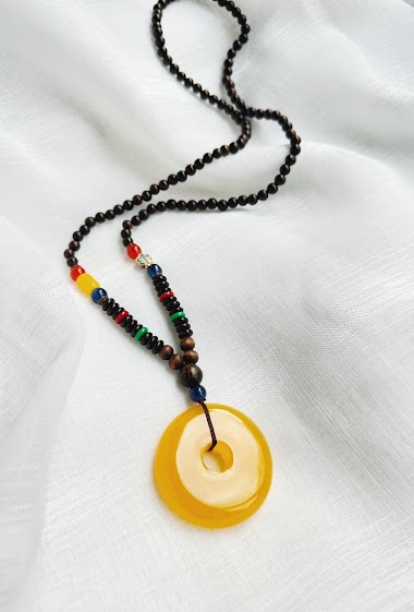 Großhändler D Bijoux - Long necklace, wood and amber color pendant