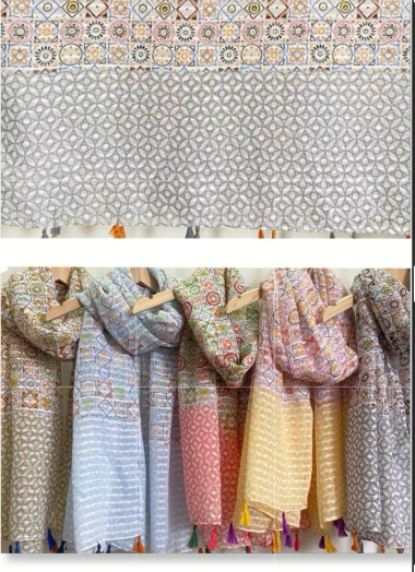 Wholesaler Da Fashion - cashmere flower diamond print scarf