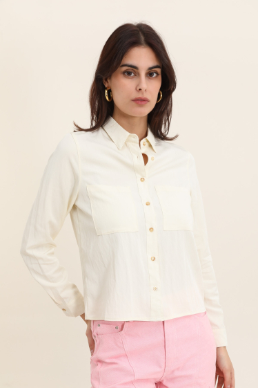 Wholesaler DAPHNEA - Plain shirt with tortoiseshell buttons
