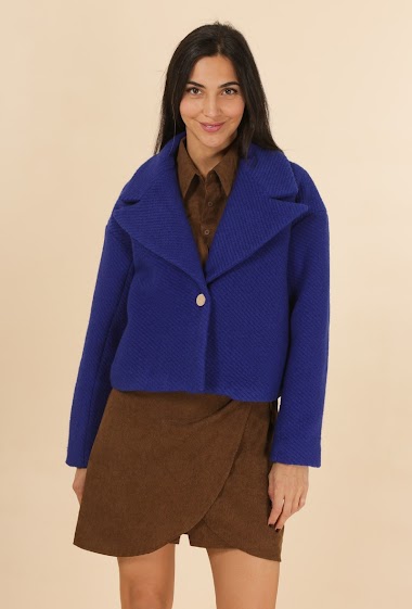 Wholesaler DAPHNEA - Textured plain short coat with gold button