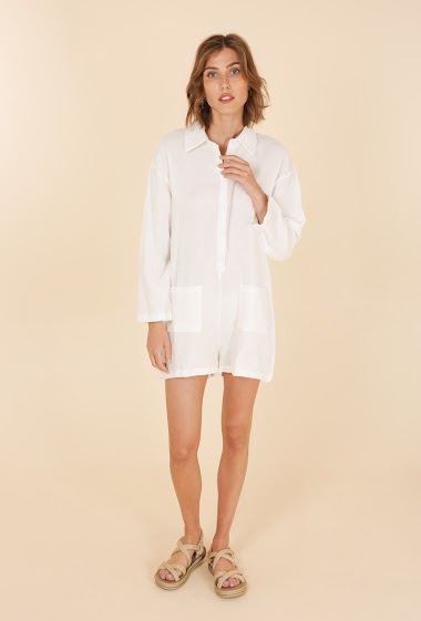 Grossiste DAPHNEA - Robe chemise unie avec poches et ceinture taille