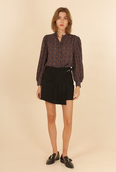 Wholesaler DAPHNEA - Pleated skirt shorts + buckle