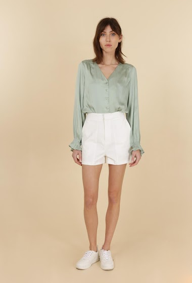 Wholesaler DAPHNEA - Plain shorts with minimal vertical cutouts