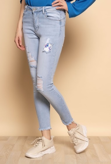 Großhändler Daysie - Zerrissene Slim-Jeans mit rohen Kanten