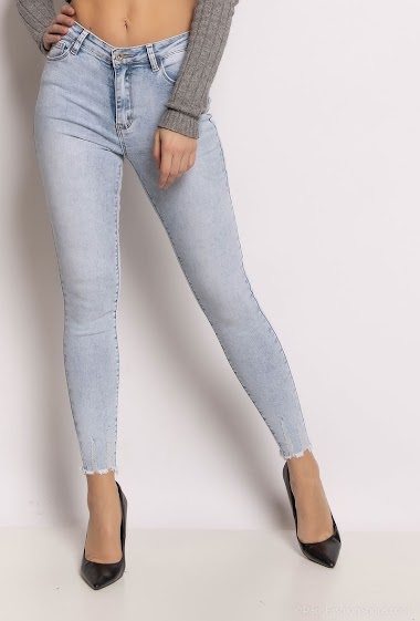 Wholesaler Daysie - Push-up skinny jeans with raw edges