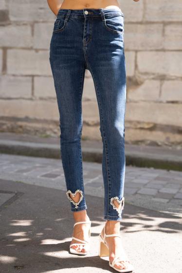 Wholesaler DENIM LIFE - Skinny stretch jeans with diamond hearts at the ankles
