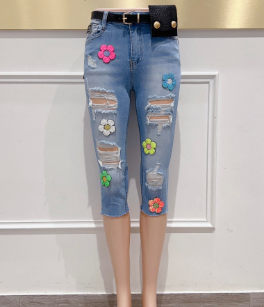 Grossiste DENIM LIFE - Pantacourt en jean stretch avec fleurs et ceinture