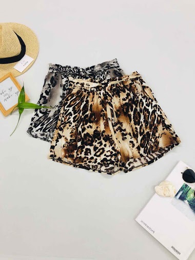 Wholesaler E.DIVA - 9801-11- Belted shorts with Leopard print