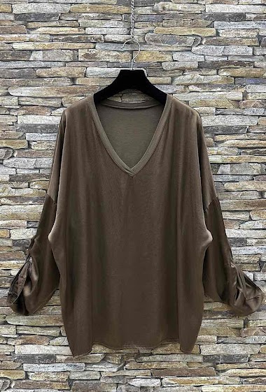 Wholesaler Elle Style - AMELIE blouse, flowing and romantic, satiny front, long sleeves.