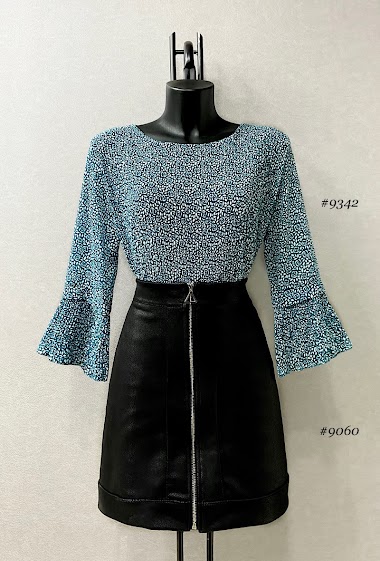 Wholesaler Elle Style - JOY blouse, fluid pleated, printed, with viscose lining and pleated sleeves