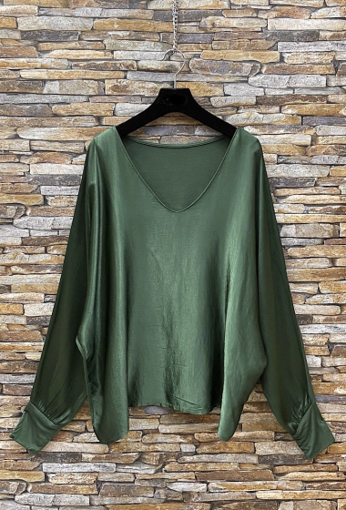 Wholesaler Elle Style - LUCY blouse, flowing and romantic, satiny front, long sleeves.