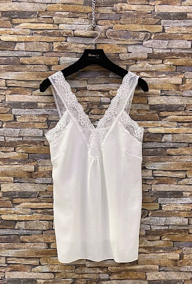 Großhändler Elle Style - YUMI lace tank top, fluid romantic, chic and trendy.
