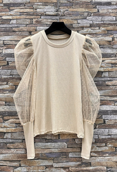 Wholesaler Elle Style - AYA top with very chic and romantic lace sleeve