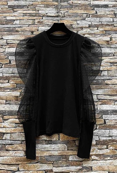 Wholesaler Elle Style - AYA top with very chic and romantic lace sleeve