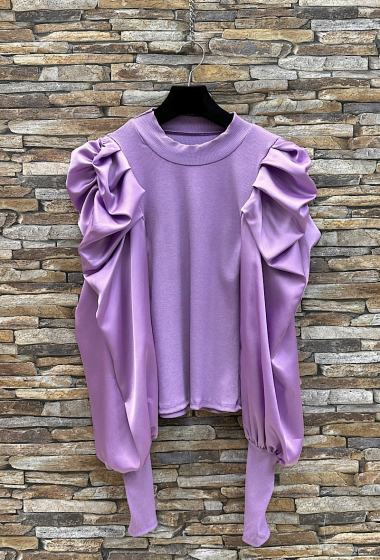 Wholesaler Elle Style - AYO top with very chic and romantic satin sleeve