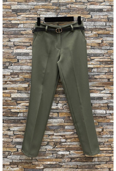 Wholesaler Elle Style - Classic BRUNE trousers. Chic Autumn with belt and front pockets