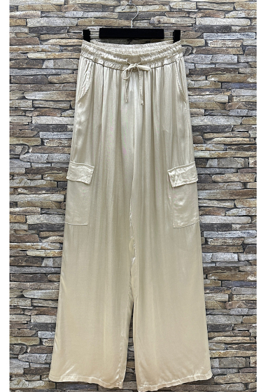 Wholesaler Elle Style - Wide, fluid and romantic CARGY pants, satin viscose with front pockets and cargo pocket