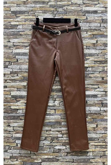 Wholesaler Elle Style - ELLA Chino pants, in imitation leather with front pockets and belt.