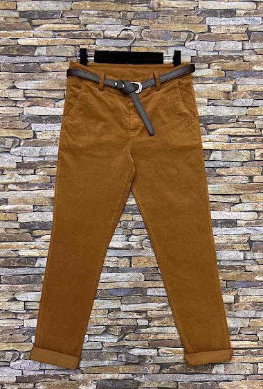 Wholesaler Elle Style - GREYSON Classic chino trousers in thick velvet corduroy with pocket and belt.