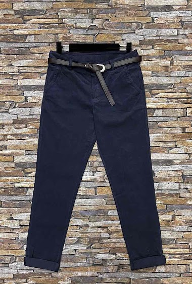 Mayorista Elle Style - GREYSON Classic chino trousers in thick velvet corduroy with pocket and belt.