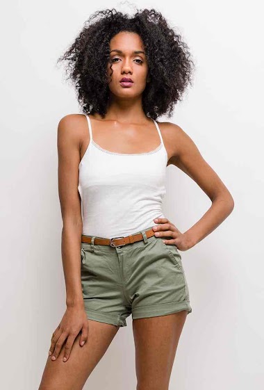 Großhändler Elle Style - TIAGO Chino-Shorts aus Baumwolle mit Gürtel.