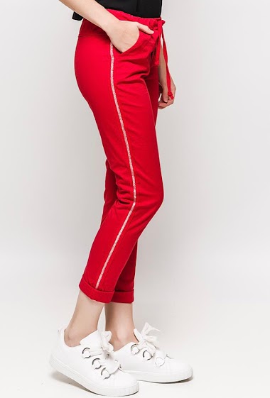 Großhändler Elle Style - Cotton trousers with silver piping on the sides.