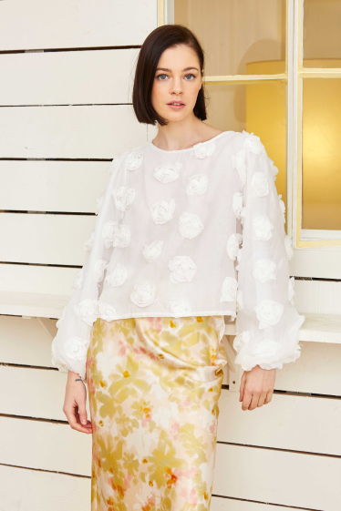 Wholesaler ELLI WHITE - Long sleeve blouse with embossed roses