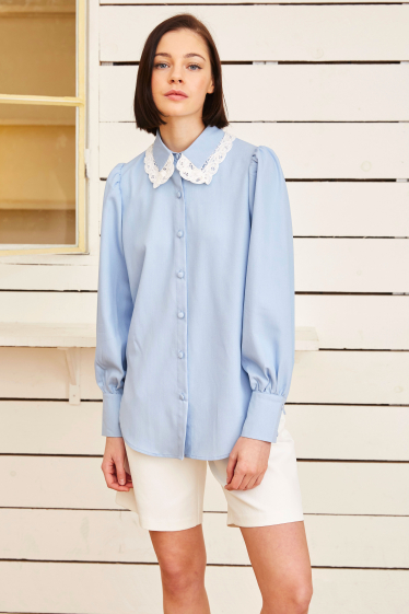 Wholesaler ELLI WHITE - Loose shirt with fancy lace collar