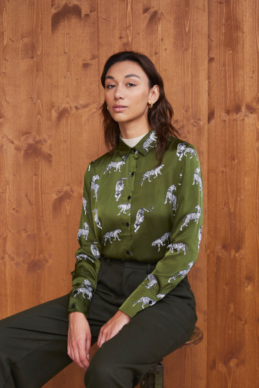 Wholesaler Lily White - Silky leopard print shirt