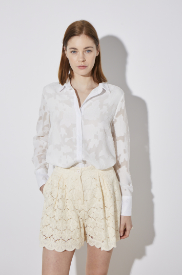 Wholesaler ELLI WHITE - Textured floral patterned shirt