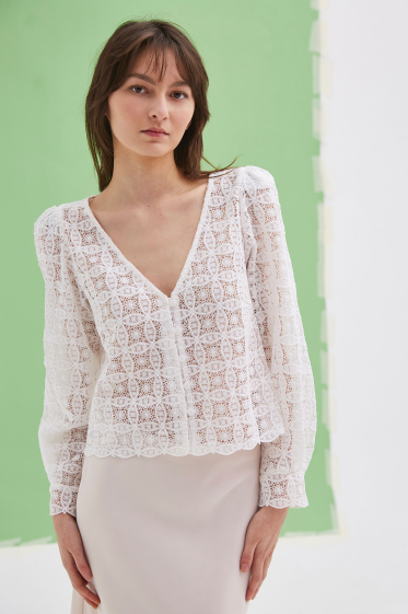 Wholesaler ELLI WHITE - V-neck lace blouse
