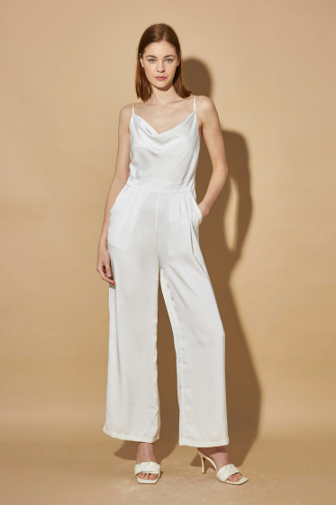 Wholesaler ELLI WHITE - PREMIUM satin jumpsuit with cowl neck ideal for weddings