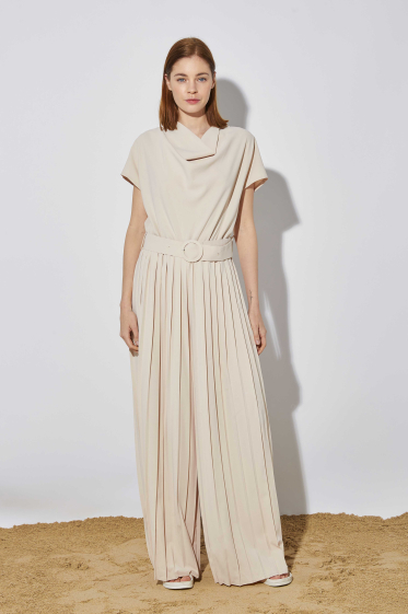 Wholesaler ELLI WHITE - Long jumpsuit with cowl neck and pleated pants with belt