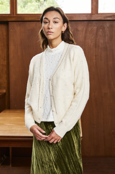 Wholesaler 17 AUGUST - Fine knit cardigan with pearls and edging in pearls and diamonds