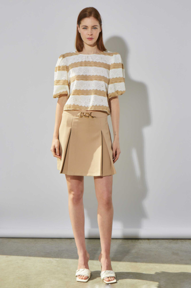 Wholesaler ELLI WHITE - Short pleated skirt with gold belt buckle