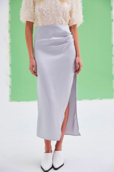 Wholesaler ELLI WHITE - Long premium satin skirt with cutout
