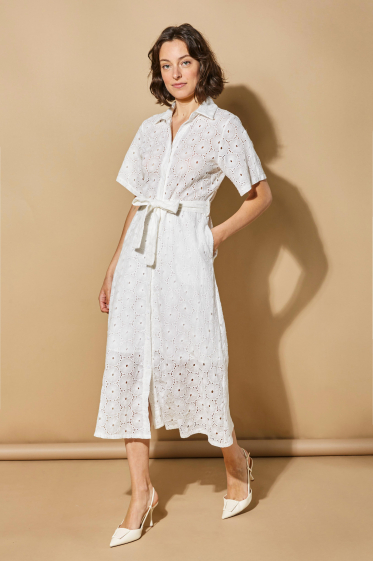 Grossiste ELLI WHITE - Robe chemise longue à manche courte en coton brodé avec ceinture