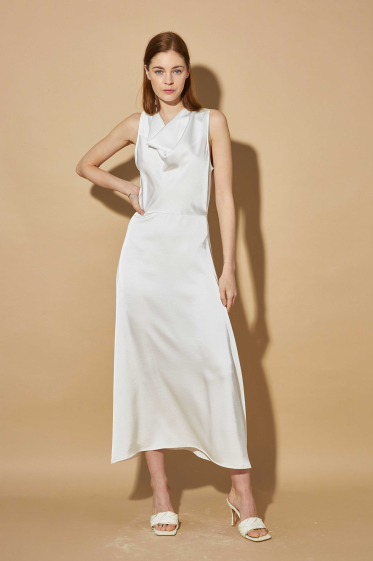 Großhändler ELLI WHITE - Standesamtliches Brautkleid mit Wasserfallausschnitt aus PREMIUM-Satin