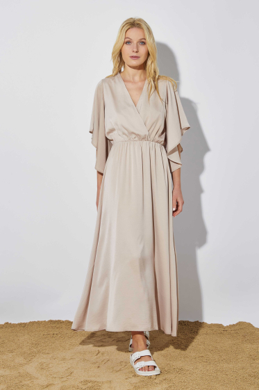 Wholesaler ELLI WHITE - Long satin dress with short sleeves and elastic waist