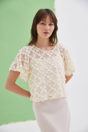 Wholesaler ELLI WHITE - Rose Lace T-Shirt with Tank Top
