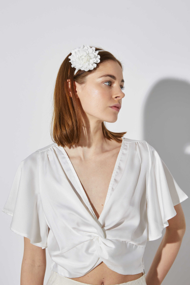 Wholesaler ELLI WHITE - Short sleeve satin top with flower