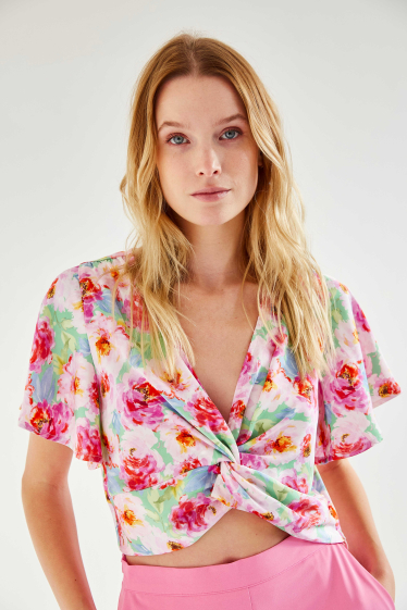 Wholesaler ELLI WHITE - Floral print knotted effect short-sleeved top