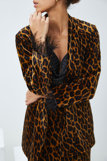 Wholesaler ELLI WHITE - Leopard print velvet blazer jacket with feathers on the sleeves