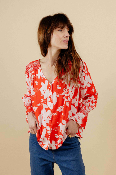 Wholesaler EMILIE K PRET A PORTER - Floral-print blouse with buttons at the front