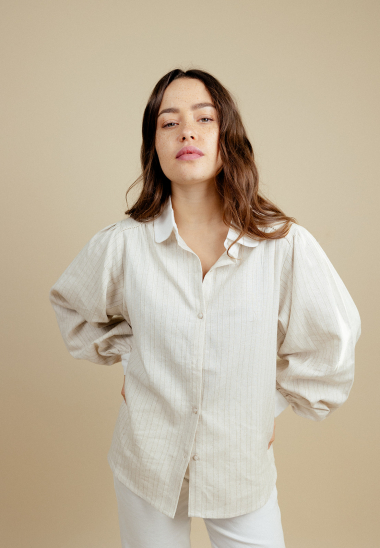 Wholesaler EMILIE K PRET A PORTER - Beige shirt with thin stripes and solid white collar