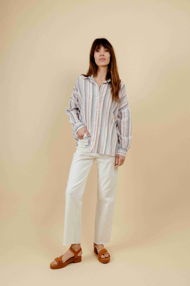 Wholesaler EMILIE K PRET A PORTER - Oversized striped shirt with a notched collar and buttons at the front