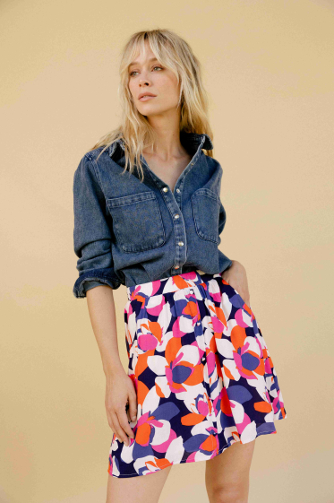 Wholesaler EMILIE K PRET A PORTER - Short skirt with decorative buttons and front pockets.