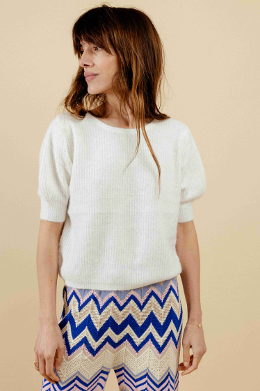 Wholesaler EMILIE K PRET A PORTER - Wool sweater in a solid color with short sleeves.