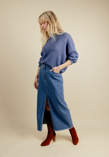 Wholesaler EMILIE K PRET A PORTER - Solid-colored wool sweater with a round neckline and long sleeves